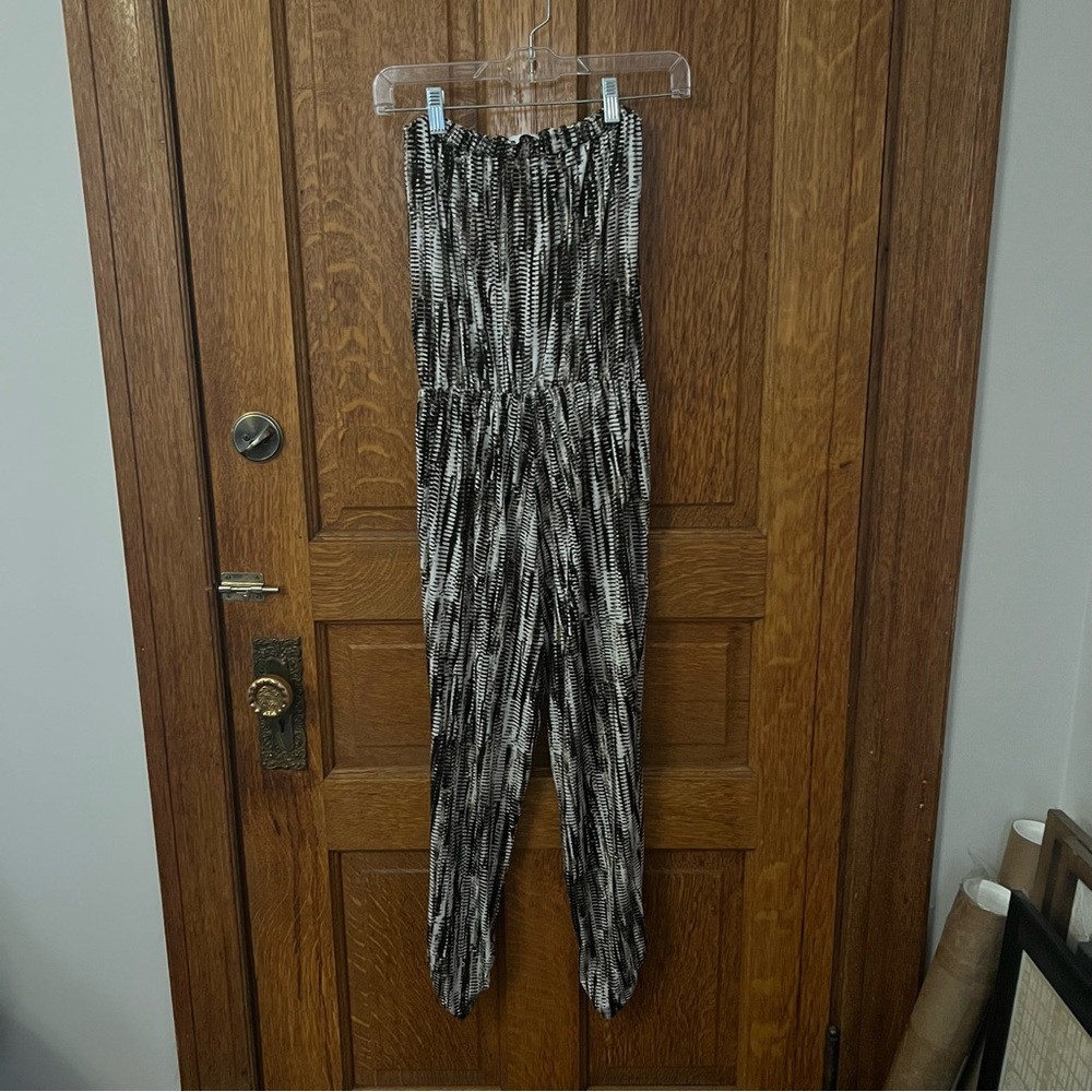 Evereve peyton jensen XS Strapless Jumpsuit Abstract Snakeskin Cropped Cruise - Picture 9 of 9